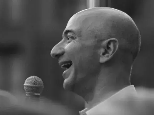 Голова Amazon все ще найбагатша людина світу, проте його статки під загрозою
