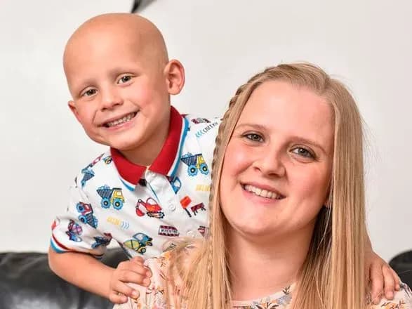 Мама хлопчика, який помер від раку, витратила 100 тис. фунтів на азартні ігри