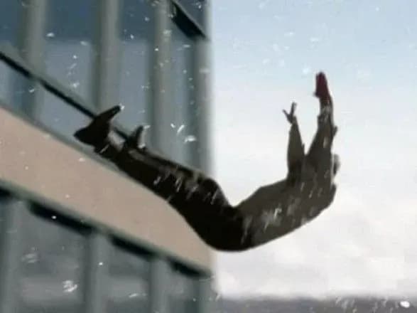 На Кіровоградщині чоловік штовхнув сусіда з вікна восьмого поверху