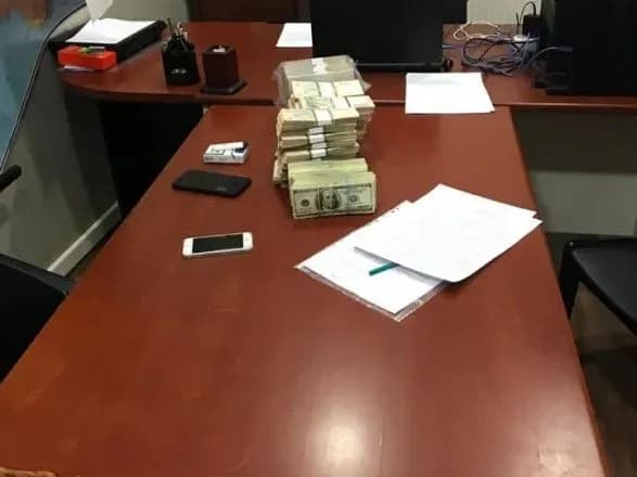 Кандидату у президенти намагались "вручити" 5 млн грн за відмову балотуватися - Луценко