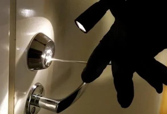В Одесі троє крадіїв винесли з квартири майна разом з сейфом на 2,5 млн грн
