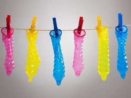 В Україні виявили небезпечну партію презервативів