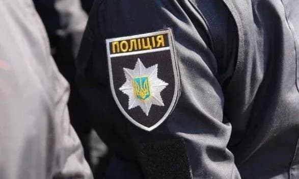 П'яний чоловік вдарив поліцейського і нацькував на нього собаку