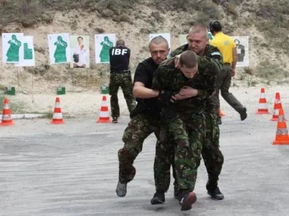 Правоохоронці розшукують 4 втікачів з виправних колоній