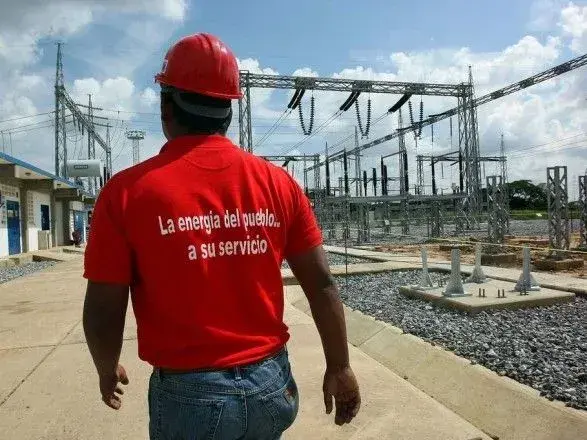 Самолет из Колумбии не смог сесть в обесточенном аэропорту Каракаса