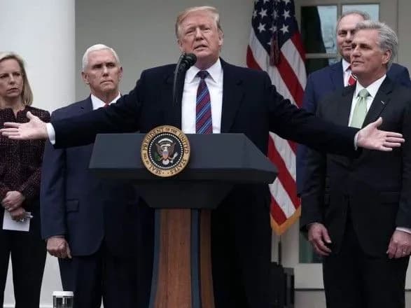 Демократи вважають, що Трамп побоїться помилувати Манафорта