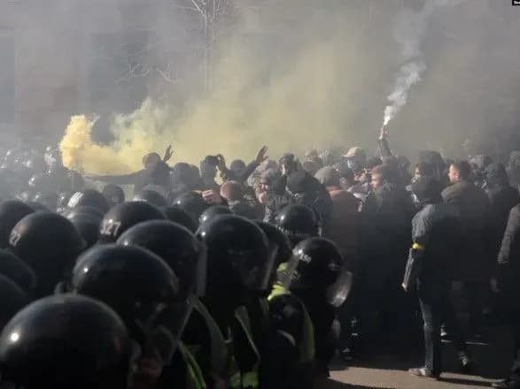 Аваков о столкновениях "Нацдружин": не будет снисхождения к боевым заслугам, и кто перешел границу, должен быть наказан