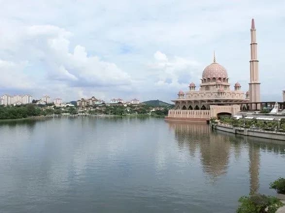 Малайзійця засудили до 10 років за образу ісламу в соцмережах