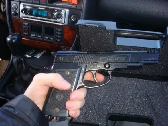 Нетверезий чоловік напав на агітаторів з пневматичним пістолетом