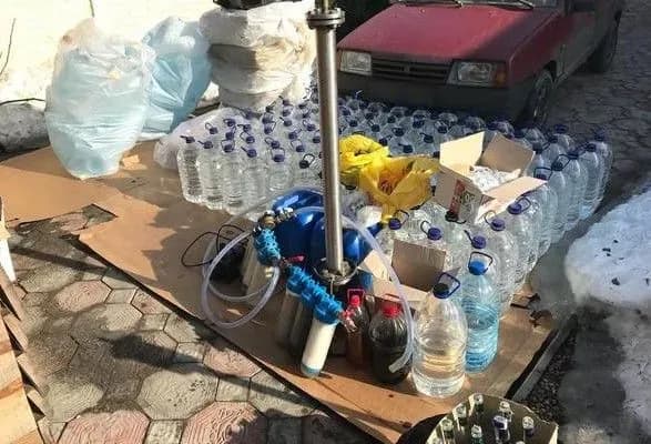 З підпільних цехів під Харковом вилучили понад 2 тонни сурогату