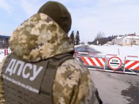 У чергах на КПВВ на Донбасі зібралось понад 250 автівок