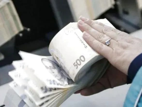 Листоношам та начальникам сільських поштових відділень збільшать зарплату