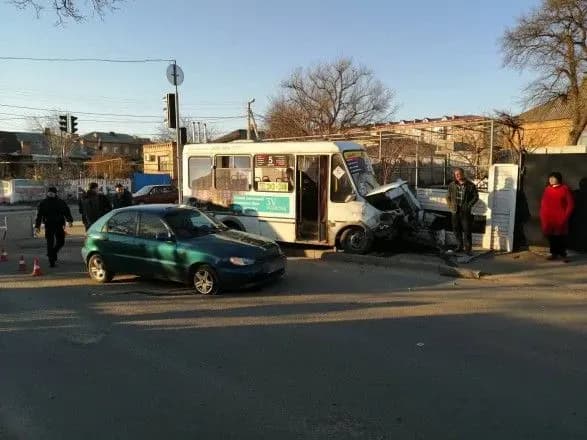 П'ятеро людей постраждали у ДТП з маршруткою