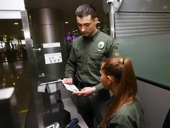 На вибори в Україну приїхали вже 240 спостерігачів