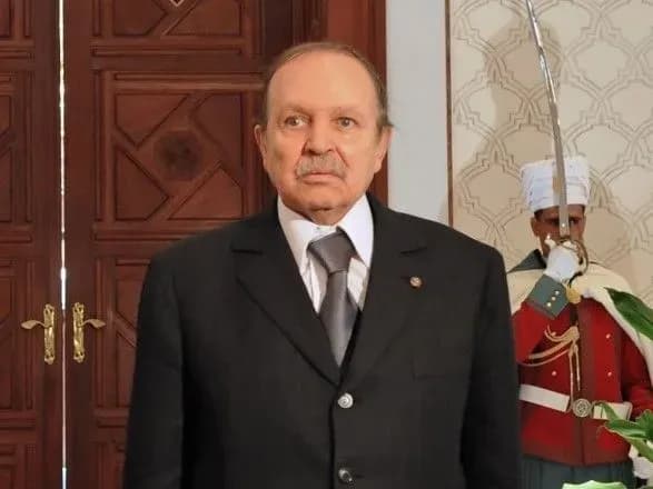 Протести в Алжирі: правляча партія готова зріктися президента
