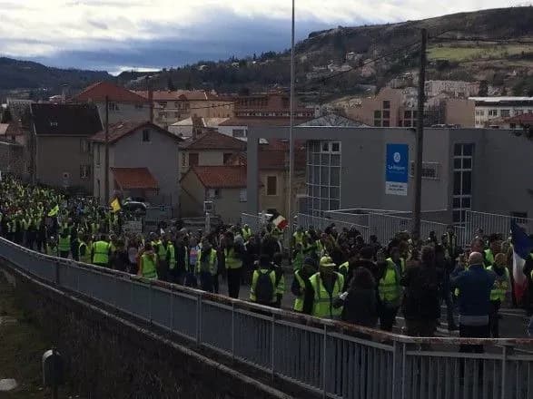 Протести "жовтих жилетів": під час пожежі у Парижі постраждали 11 людей