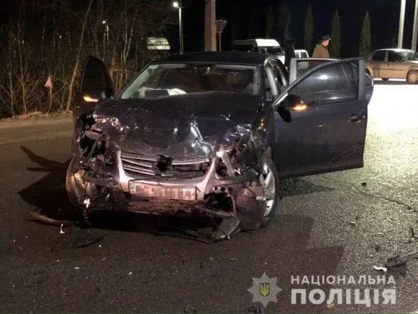 Внаслідок ДТП двох легковиків постраждало п'ятеро людей