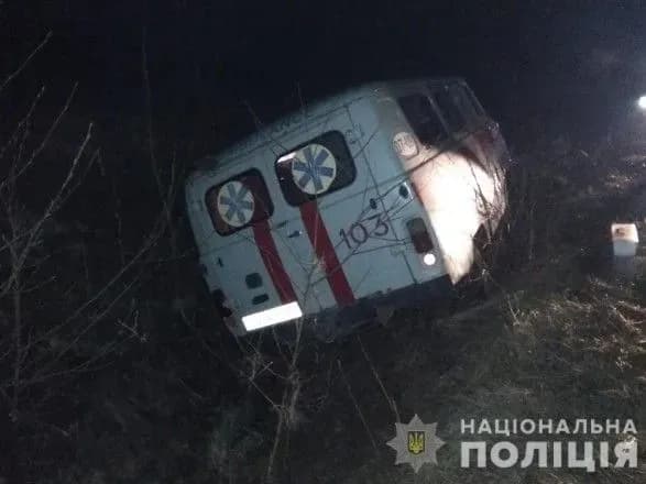 У Волинській області "швидка" злетіла у кювет, є постраждалі