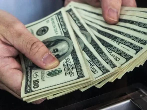 НБУ підвищив довідковий курс долара