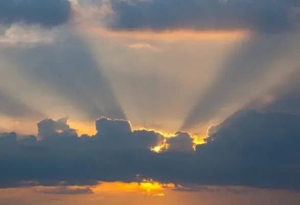 Жителям Київщини на вихідних обіцяють переважно суху погоду