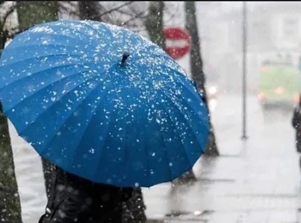 Синоптики попередили про мокрий сніг наступного тижня
