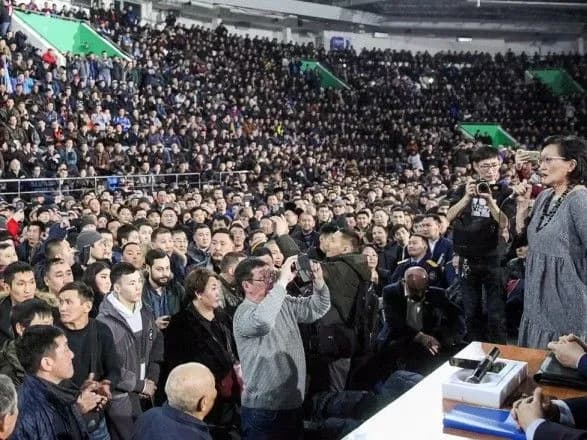 ЗМІ повідомляють про невмілі спроби припинити сутички між якутами та киргизами в Якутську