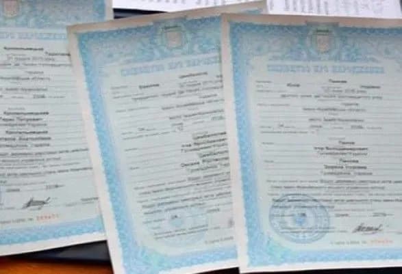 Жінка намагалась вивезти до РФ 8-місячну дитину за підробленими документами