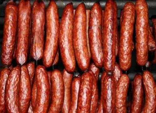 Китаец привез в Южную Корею колбасу с вирусом АЧС