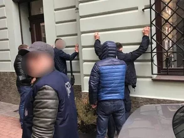 Патрульного затримали за платну допомогу "відкосити" від армії