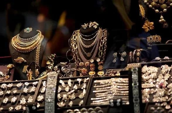 У Києві пустили на продаж 2,5 тис. нелегальних ювелірних виробів
