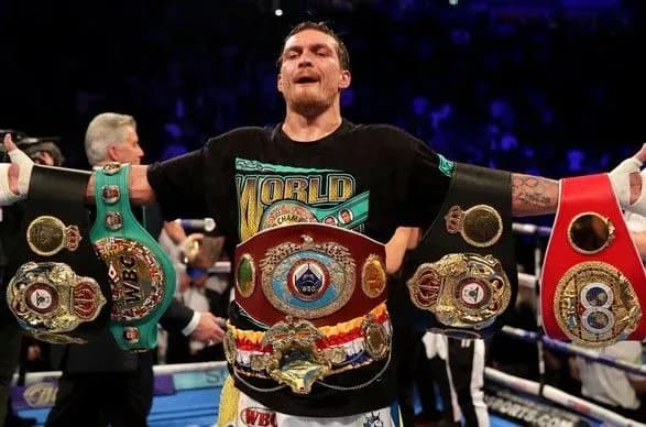 Усик відмовився від поясу WBА та бою з росіянином
