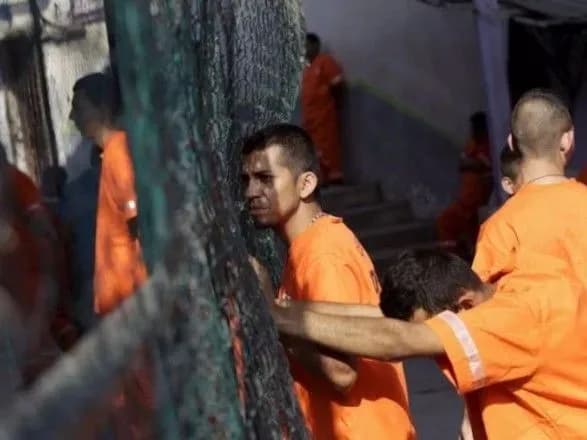 Понад 10 осіб постраждали в результаті заворушень у в'язниці на півночі Мексики