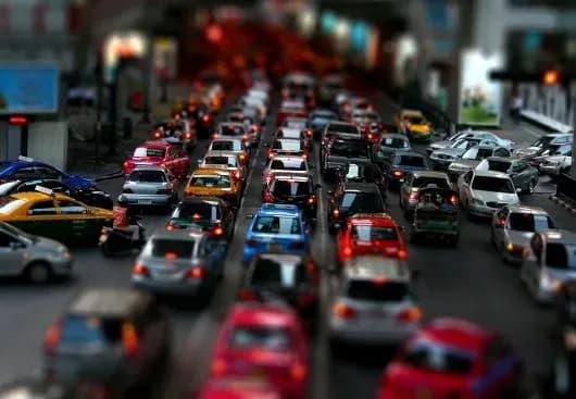 Ранок п’ятниці: у столиці помітні ускладнення руху авто