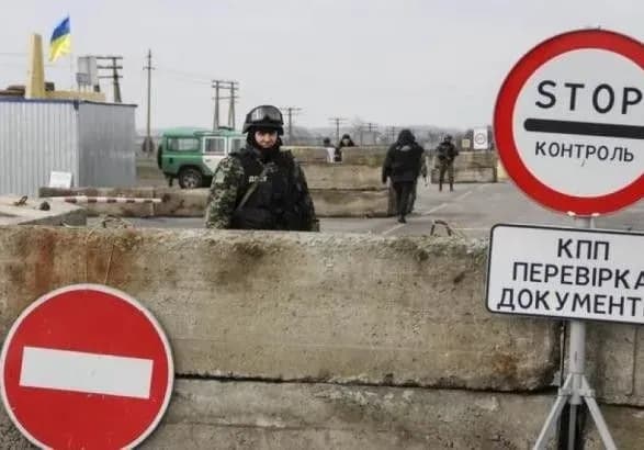 У чергах на КПВВ на Донбасі зібралось 75 авто