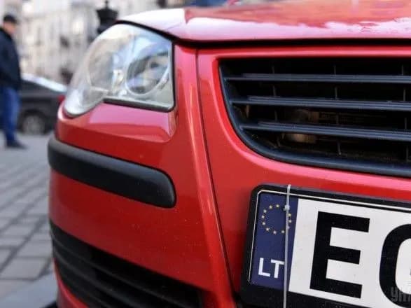 Шахрай ошукав "євробляхерів" на майже 9 млн грн