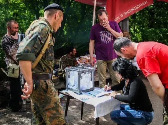 На Донеччині двом посадовцям оголошено підозру через організацію "референдуму"
