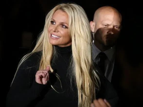 ЗМІ: Брітні Спірс звернулася за допомогою в психіатричну клініку