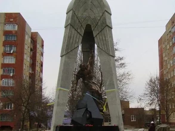 У Львові пошкоджено пам’ятник "Героям і жертвам Чорнобиля"