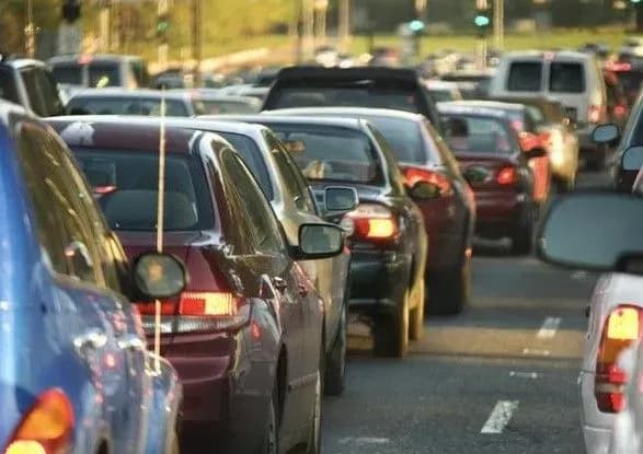 Ранок п’ятниці: у столиці помітні ускладнення руху авто