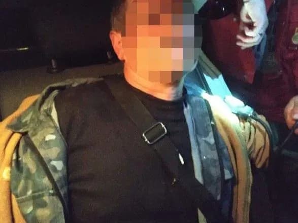 На Рівненщині п’яний чоловік “замінував” два молоковози