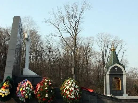 У столиці розпочали підготовку до поминальних днів