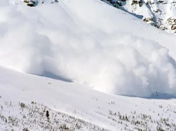 У Карпатах через відлигу можливе сходження лавин