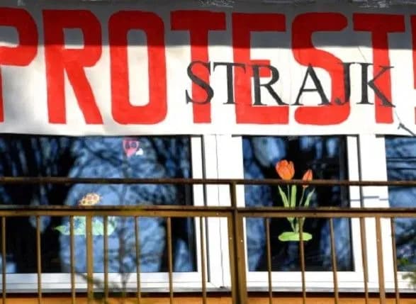 У Польщі страйкує понад 74% шкіл
