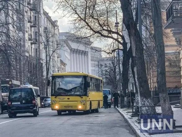 Під Адміністрацію Президента стягнули силовиків