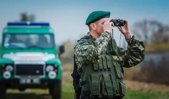 На Буковині прикордонникам вкотре довелося з пострілами переслідувати контрабандистів