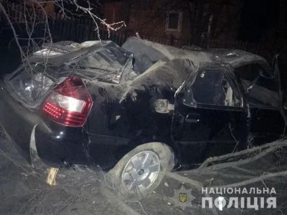 Легковик влетів у приватне подвір’я, троє людей постраждало