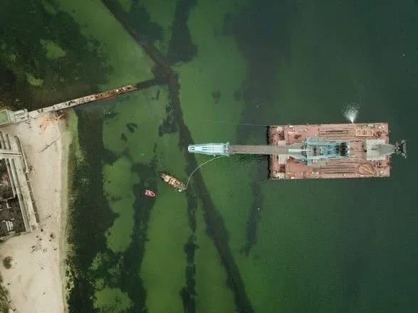 З одеського пляжу дві доби переміщували аварійний катер