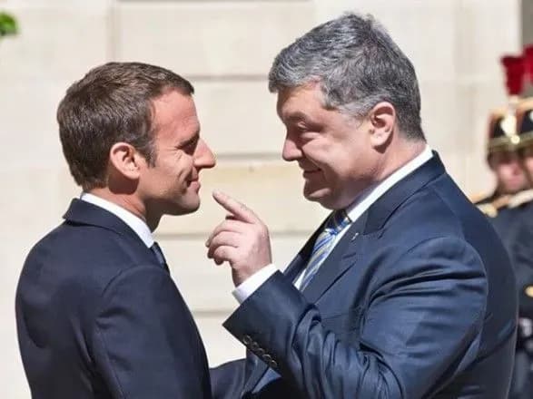Порошенко встретился с Макроном в Елисейском дворце