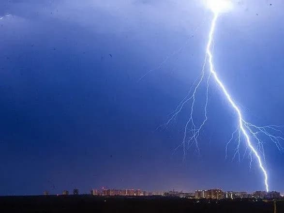 В Україні оголосили штормове попередження через грози