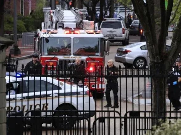 У США чоловік підпалив себе перед будівлею Білого дому
